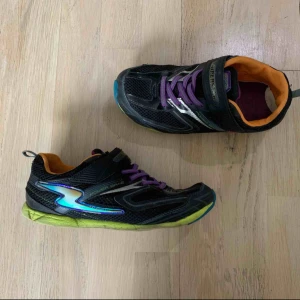  - Storlek 38 Finns i Odenplan, porto 60kr