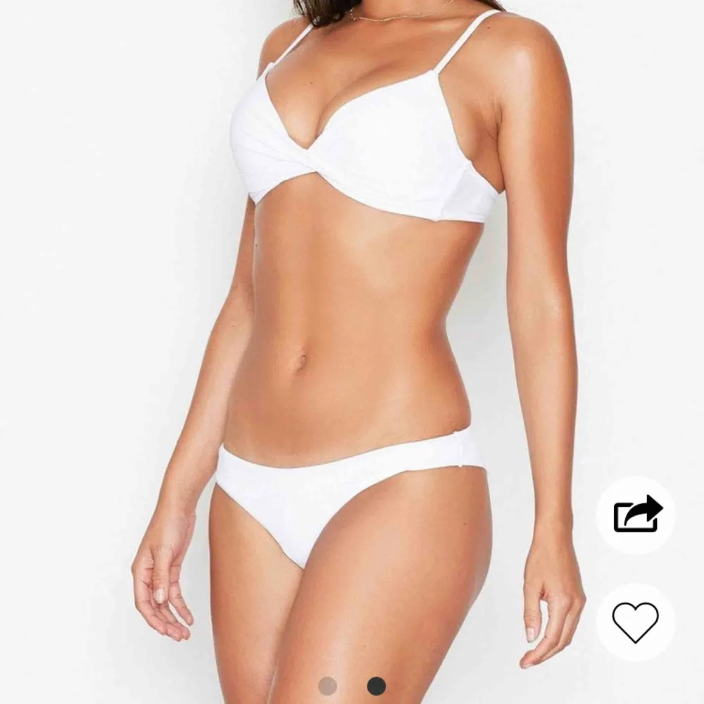 Vit brazilian bikiniunderdel från Nelly.com. Aldrig använd. Fraktpris tillkommer. Övrigt.