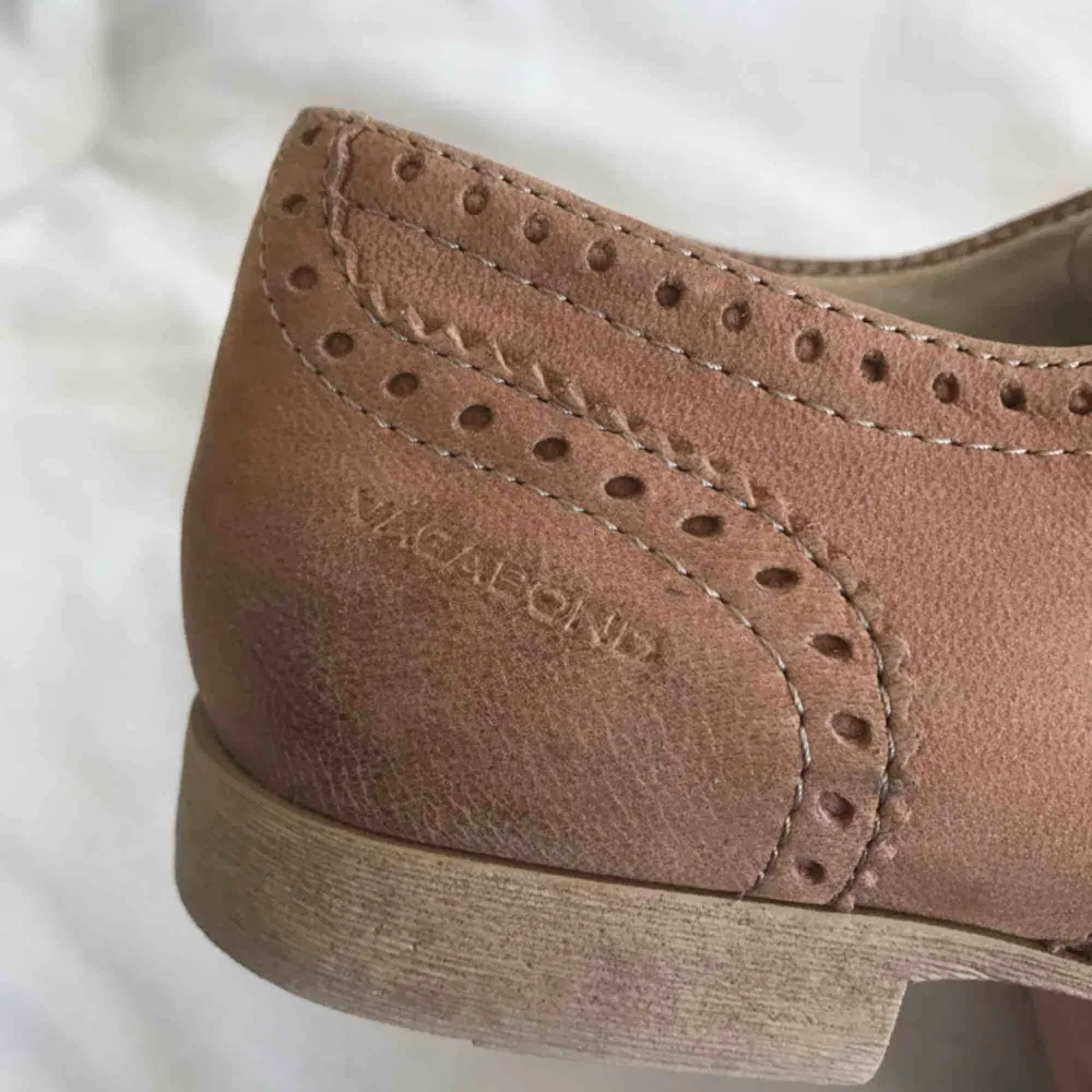 Ursnygga vagabond-skor! Har för mycket skor och säljer därför. Äkta skinn, superfint skick. Inköpta vintage och vet därför varken modell eller nypris men så fina ändå! Storlek 37:). Skor.