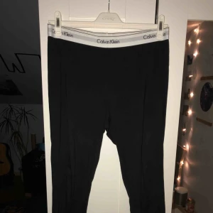  - Mysiga och mjuka Calvin Klein tights. Använda bara en gång. Köparen står för frakten, kan mötas upp i Lund 