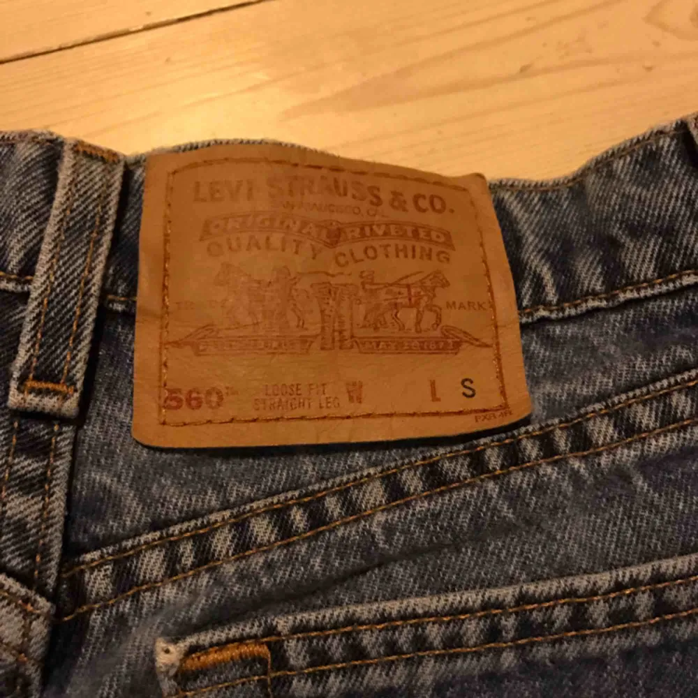 Levis 560 shorts storlek S i fint skick . Shorts.