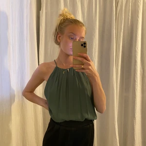 Samsoe samsoe willow topp - Linne från samsoe samsoe. Nypris 699kr. Obs linnet är grönt, sista bilden visar bara hur den ser ut i ryggen. 