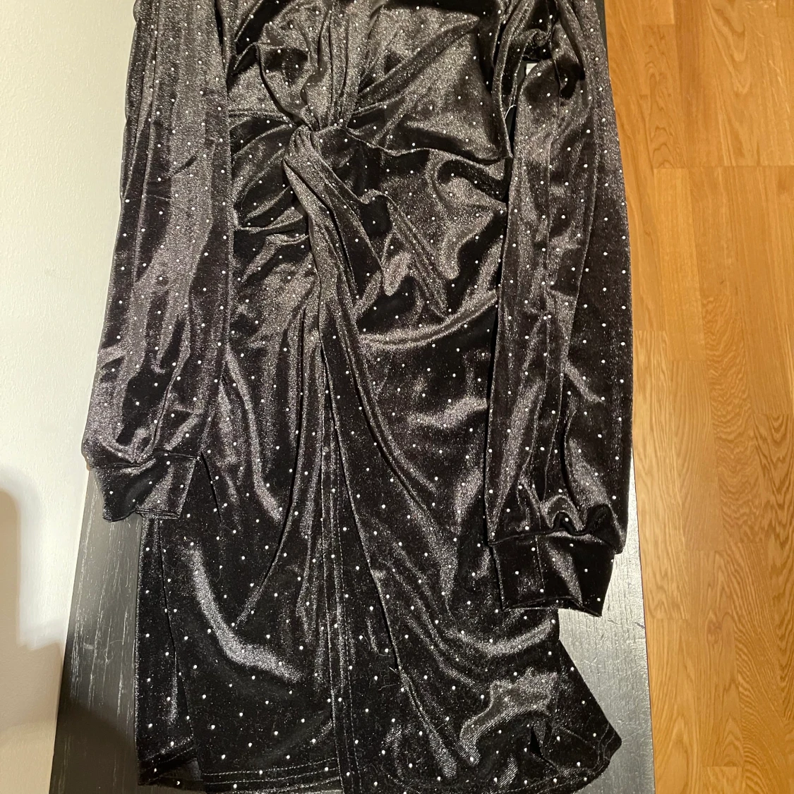 Sammetsklänning från Nelly - 90