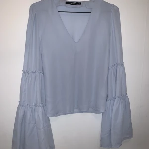 Topp - Topp från BikBok i stl. S! Finns i centrala Uddevalla annars står köparen för frakt. 