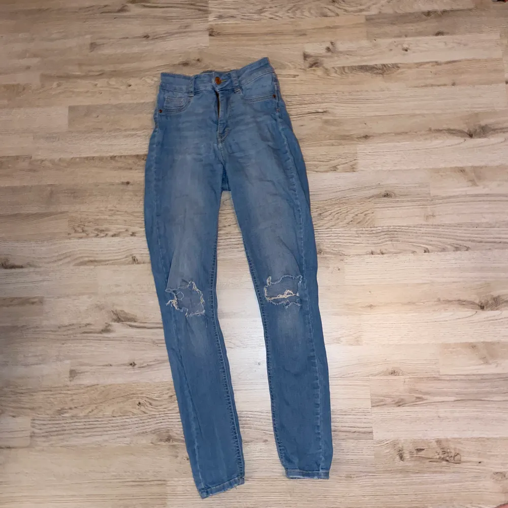 Jeans ifrån fina tricot storlek xs, frakt tillkommer . Jeans & Byxor.