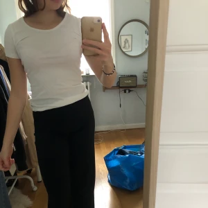 Vit T-shirt - Vit t-shirt från Cubus. Storlek xxs🌟 Inga fläckar eller liknande