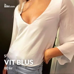 Vit urringad blus - ÄLSKAR DENNA!!! Så finns detaljer i ryggen o väldigt behagligt material. Tyvärr kommer den bara inte till använding. Men älskar den jätte mycket!!!