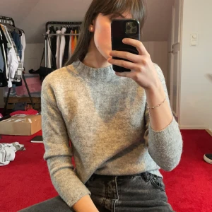 Stickad tröja  - Stickad tröja från Cubus. 50kr