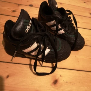 Adidas 28size - Bra skor