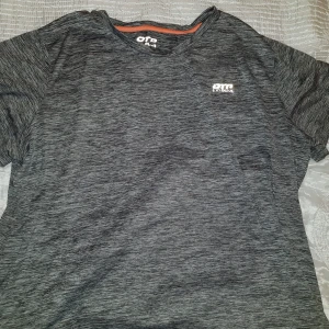 Jättefin gråmerlerad träningtröja! - Skönt material, använd runt 3 gånger.