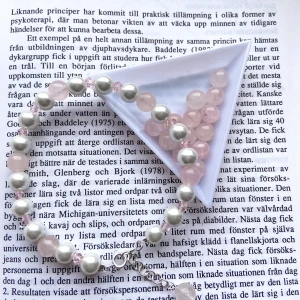 Armband med rosenkvarts - Armband med rosenkvarts, vita glaspärlor och rosa kristaller 💎  Rosenkvarts är ett mineral som står för kärlek, ro och harmoni 🧘🏼‍♀️❤️  Behöver du en love boost ? 😉🥰   