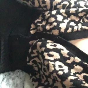 Kofta  - Säljer kofta sjukt fin och skön är i Xs men passar S också köparen står för frakt 😚