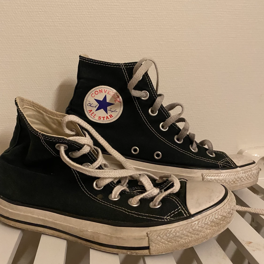 svart converse