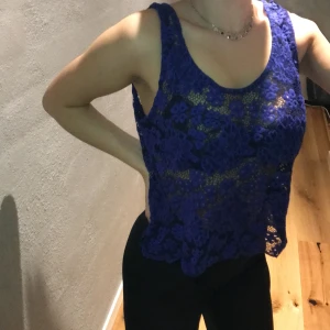 Topp - Mörkblå spets topp, storlek 38