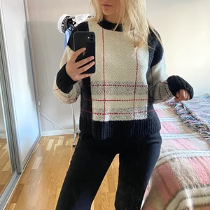 Mysig tröja till hösten från &otherstories - Super mysig och varm tröja från &other stories. Storlek XS men sitter som S. 200kr eller högsta bud 🍂🍂