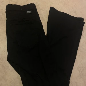 Dr Denim Bootcut jeans - Endast använda en gång, modellen Soniq Frakt kan erbjudas 🌸 