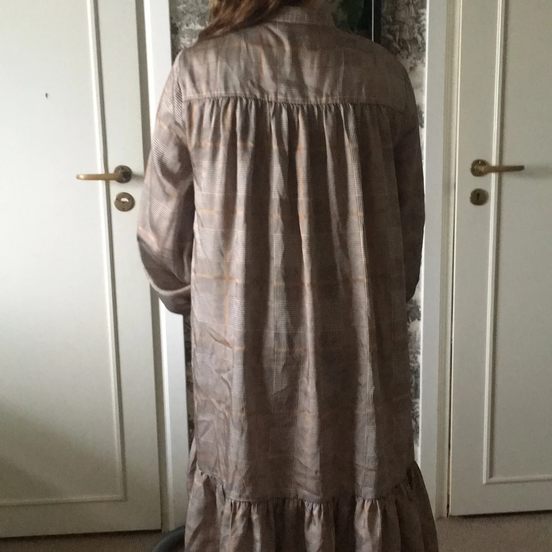 En rutig klänning  - 91