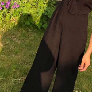 Jättefin jumpsuit som tyvärr inte passar längre - Använd endast en gång