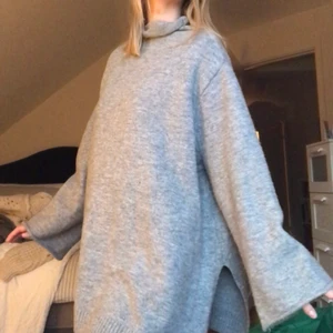 Oversized stickad tröja! - Oversized stickad tröja från Zara i en ljusgrå färg! 