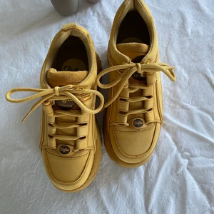 Buffalo chunky sneakers - INTRESSEKOLL på mina chunkys ifrån Buffalo. Använda en gång!✨  bud från 500kr