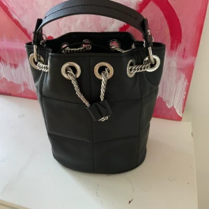 Zara väska  - Aldrig använd väska från zara. 