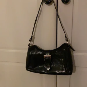 Väska  - Säljer denna väska som ja köpte secondhand i somras. Använd fåtal gånger 