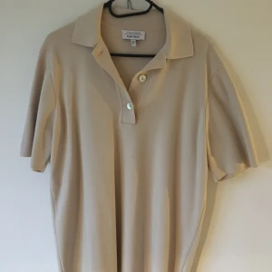 & other stories tröja  - Fin tröja från & other stories, endast använd några fåtal gr. Strl XS men är oversized. 