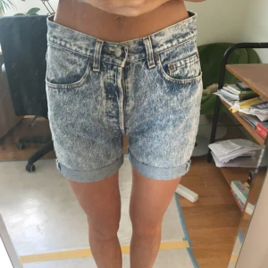  - Stentvättade levis shorts
