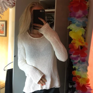  - Den perfekta vita stickade tröjan, otroligt mysig & skön🌸 matchar till ALLT