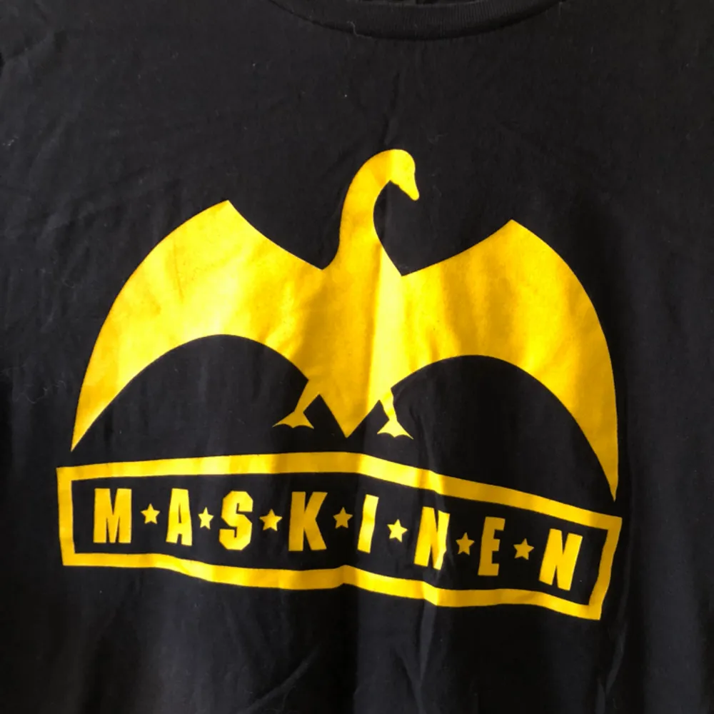 Fet Maskinen T-Shirt i storlek Medium. Hämtas i Uppsala eller kan skickas för 39 SEK . T-shirts.