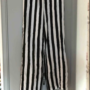  - Vida randiga byxor från h&m