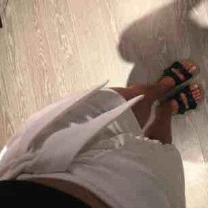  - Jättefin kjol från NAANAA size 6! Sitter snyggt och är knappt använd. 