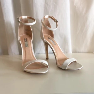  - Jätte fina Dan klackar som endast använt en gång inomhus. Som nya! 