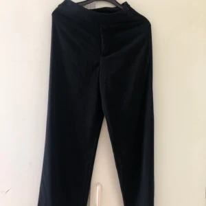  - VÄLRDENS snyggaste kostymisat!!! Bilderna är väldigt orättvisa för dem ser mycket bättre ut på. Det är storlek xs. O dem är aldrig använda. 120 kr + frakt :) 