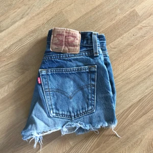  - Jätte fina Levis shorts. Säljs på grund utav att dem tyvärr är för små för mig.