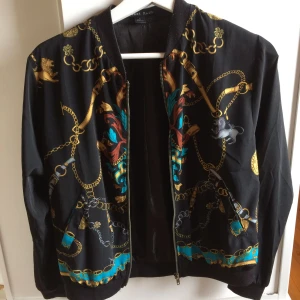  - Cool jacka köpt i USA på second hand. Köparen står för frakt!