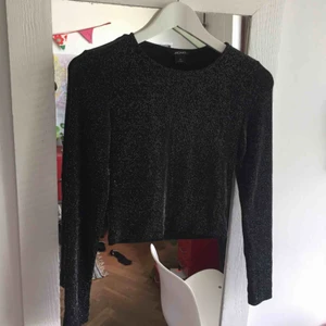  - Fin glittertröja från monki! 