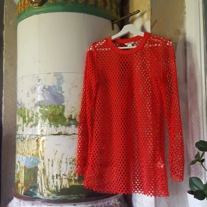  - Assnygg tröja i nät som behöver ny ägare!!