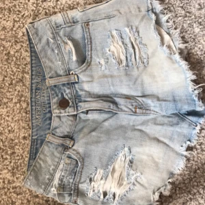  - Galet snygga ljusa jeansshorts från American Eagle, inköpta i new york för 300 kr! Fint skick, kan fraktas för 50 kr! 