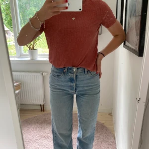 T-shirt - Jättefin tröja i storlek S, men kan även passa XS. Tröjan är från Zara och har endast använt fåtal gånger. 