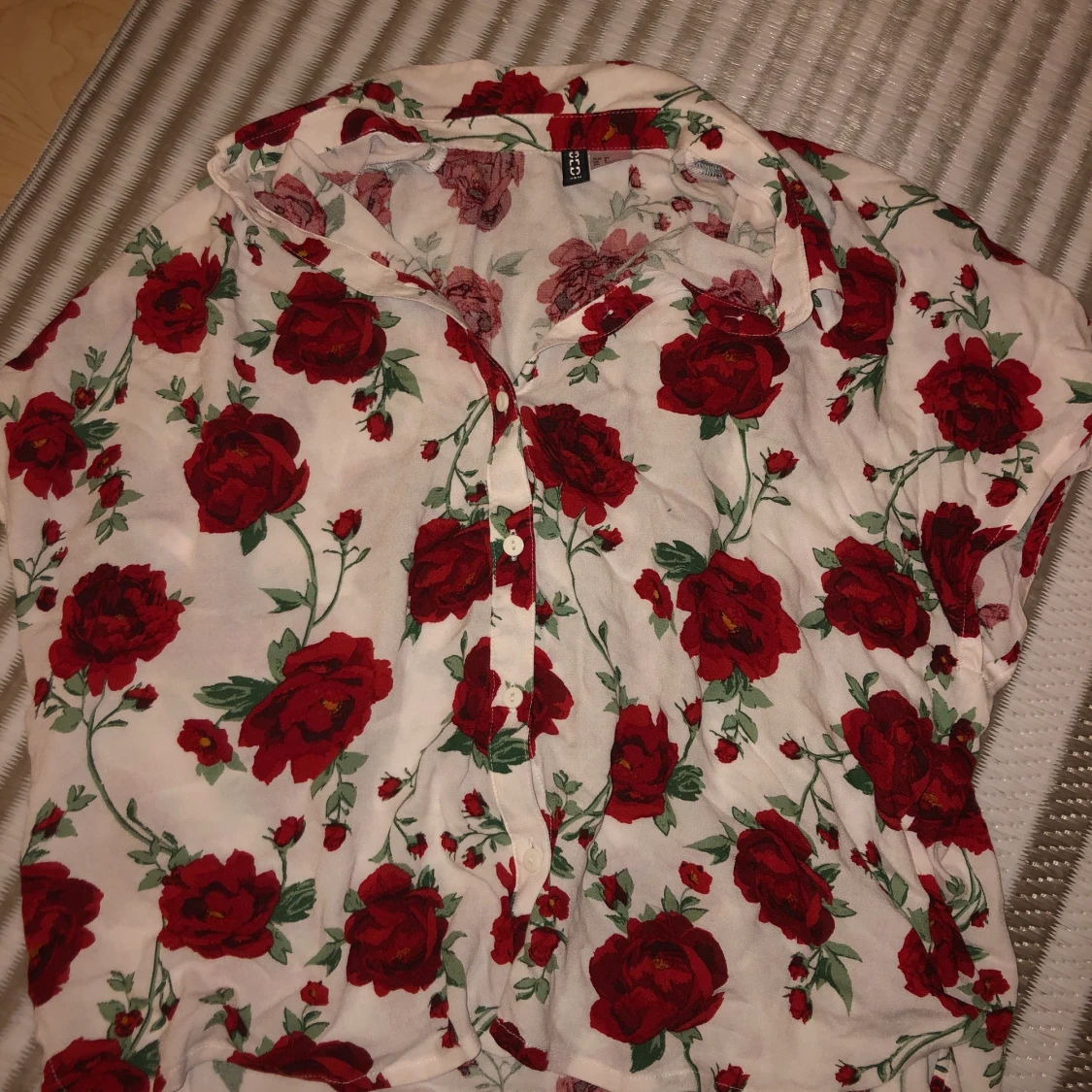 Blommig blus (nästan ny)