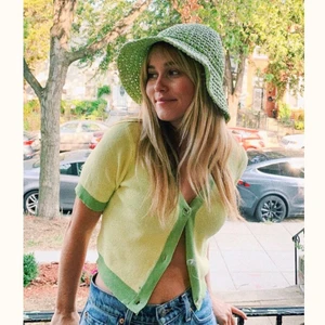 Verge girl topp -  Helt ny oanvänd topp från verge girl. Knappar hela vägen som man både kan ha som på bilden eller helt knäppta. Frakt tillkommer eller så kan jag mötas upp i stockholm💕