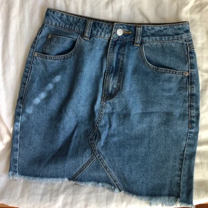 Jeanskjol från Rut&Circle - Jättegullig kjol från Rut&Circle. Kommer inte till användning pga för liten. Storlek 36 