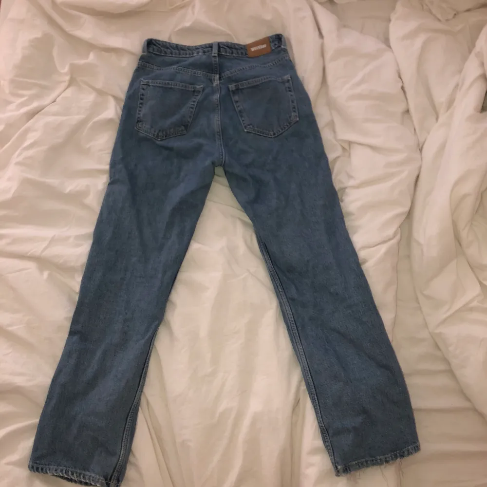 Weekday jeans i modellen row💕(sorry för stöket i bakgrunden btw lol) Köparen står för frakt💕. Jeans & Byxor.