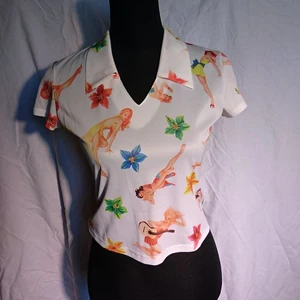 Pinup-topp - Cool topp med pinupp-mönster, märkt med M men passar xs/s