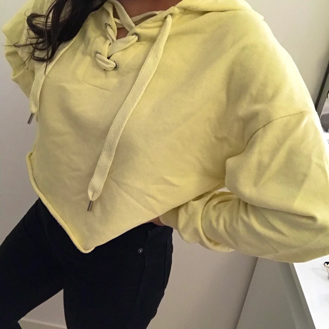 Ljusgul hoddie 💛 - 91