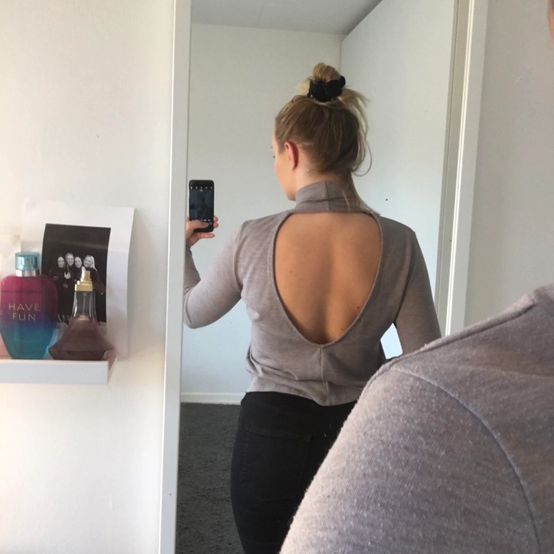 Turtleneck med öppen rygg - 90