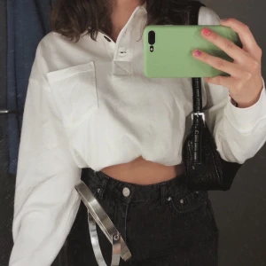 Tröja - Köpt på monki, skitcool men säljer för den knappt kommer till användning 😩 storlek XS men passar  S också då den är stor i storleken 💜 150kr + frakt 