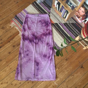 LILA KJOL ☠️ - Den här kjolen är i fint skick och köpt på secondhand men aldrig använd av mig! Kommer inte till användning:( 