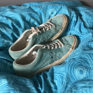 Converse golf le fleur - Storlek 43 lite använda men bra skick. Startpris på 500, kom gärna med bud 🗽 Box ingår inte, och fraktkostnad tillkommer på 82kr